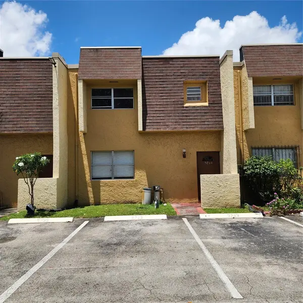 5733 BLUEBERRY CT #119, Lauderhill, FL 33313