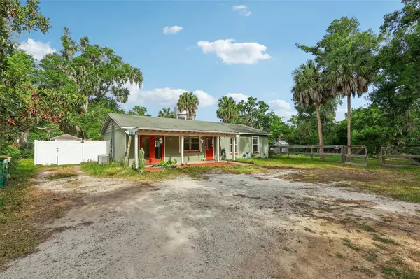 321 E 11TH AVE, Mount Dora, FL 32757