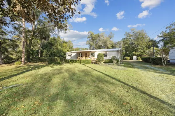 100 WATERWAY AVE, Satsuma, FL 32189