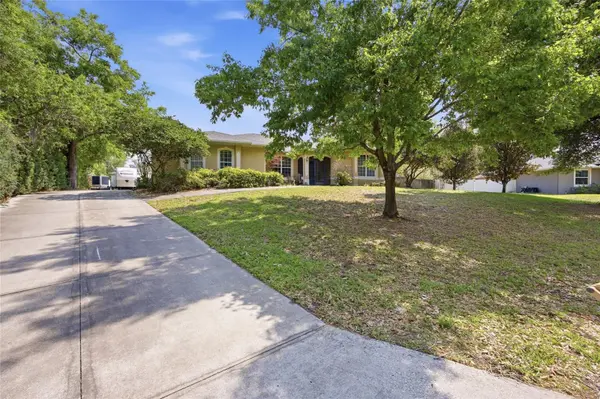 10645 PARKWAY DR, Clermont, FL 34711