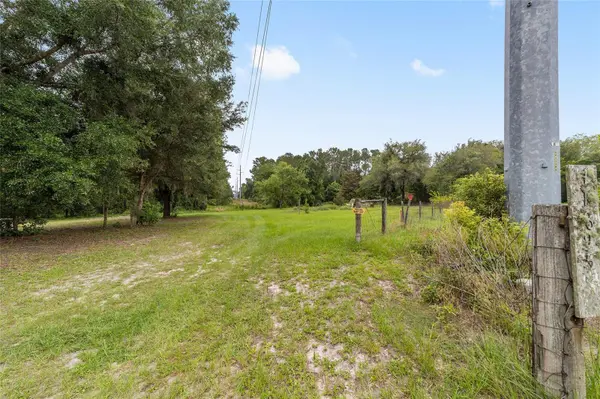 11895 SE 136TH CT, Ocklawaha, FL 32179
