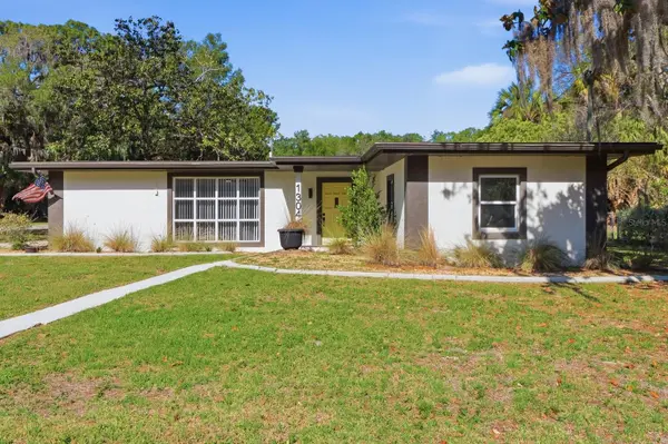 1304 NE 5TH AVE, Crystal River, FL 34428