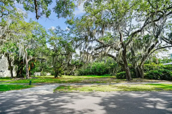 4806 W BEACHWAY DR, Tampa, FL 33609