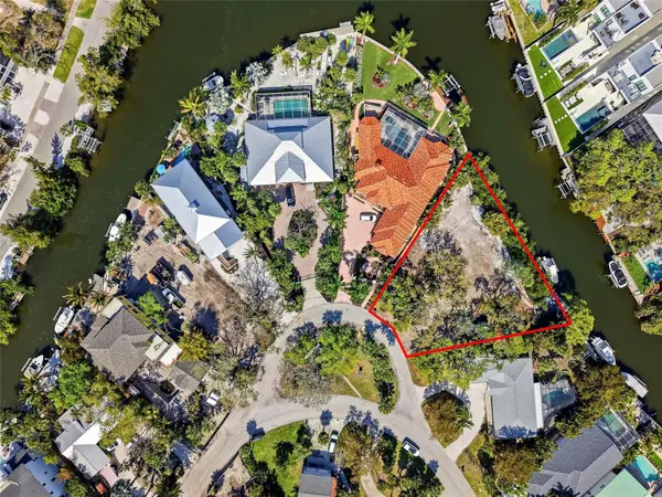 114 ISLAND CIR, Sarasota, FL 34242