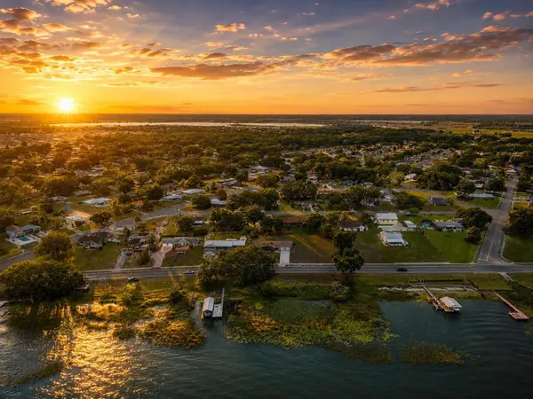 1316 LAKE ARIANA BLVD,  Auburndale,  FL 33823