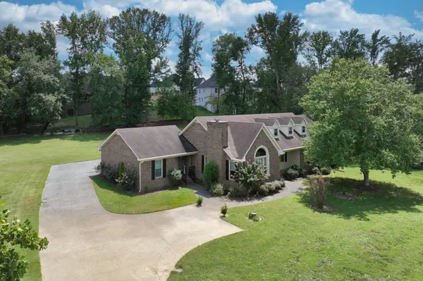 210 The Hollows Ct, Hendersonville, TN 37075