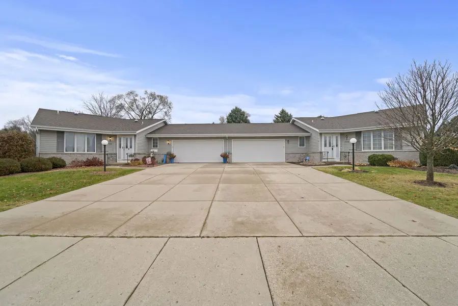 728 Nantucket DR #1, Janesville, WI 53546