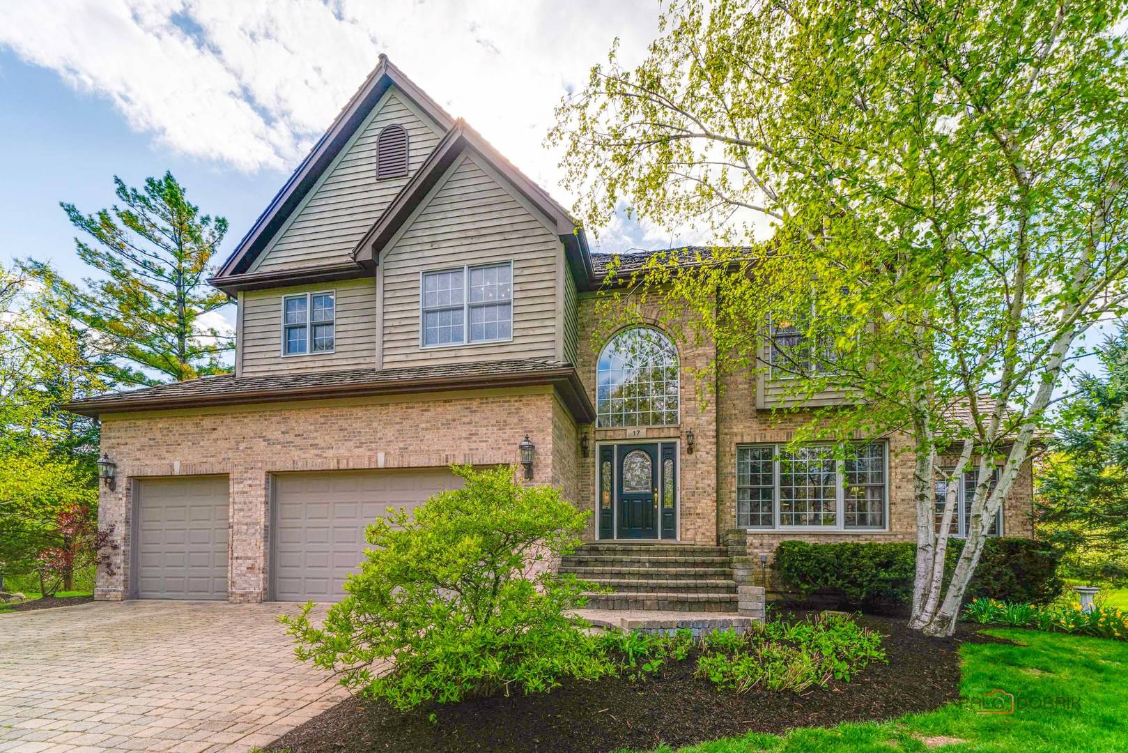 17 ARROWWOOD DR, Hawthorn Woods, IL 60047