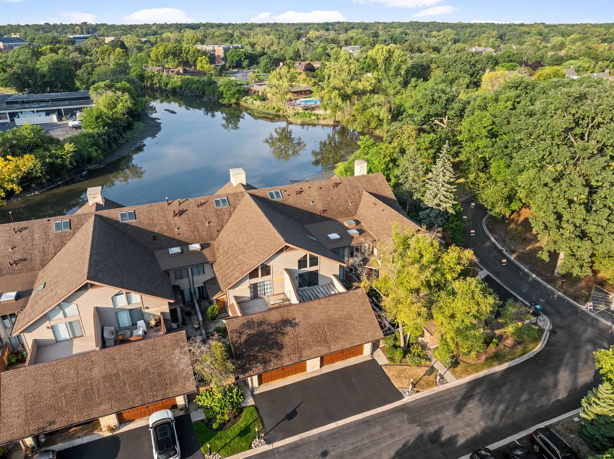 1204 Hawthorne LN, Hinsdale, IL 60521