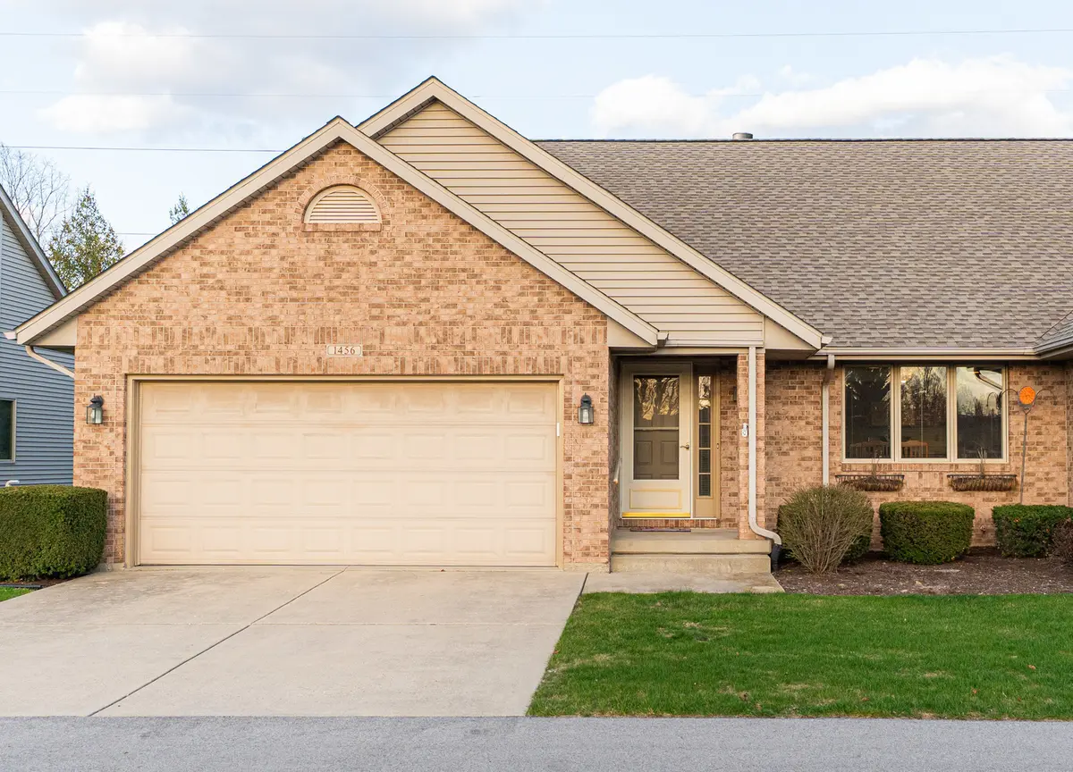 1456 Adrienne CIR, Sycamore, IL 60178