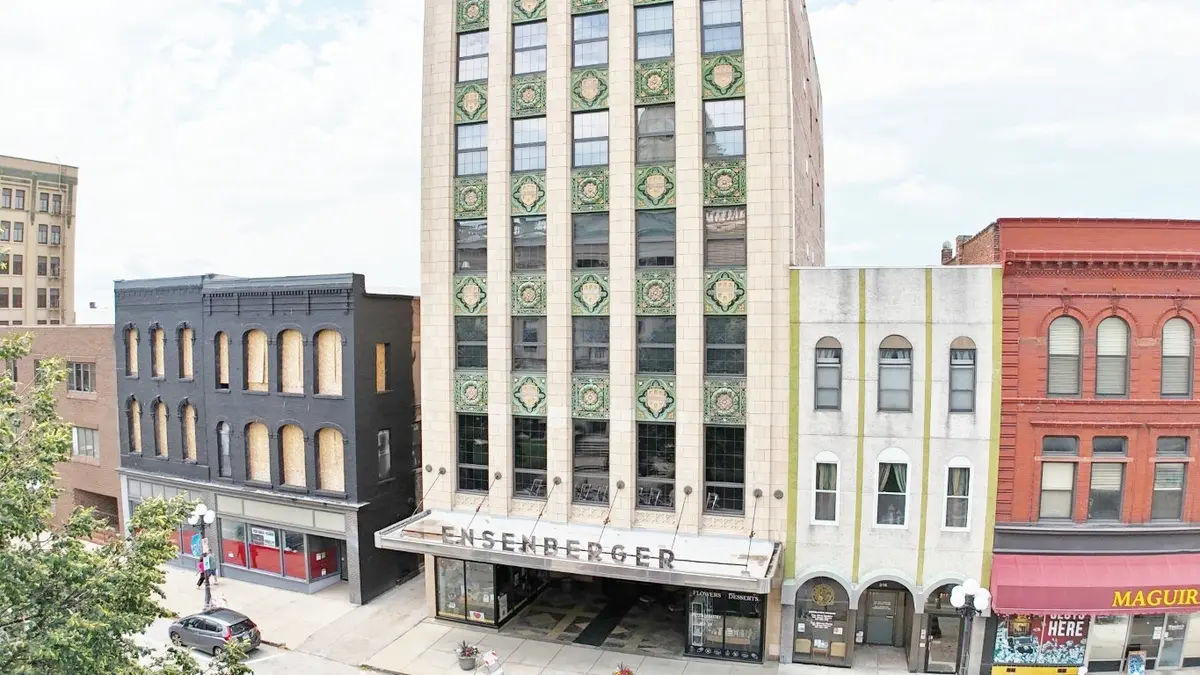 212 N Center ST #201, Bloomington, IL 61701