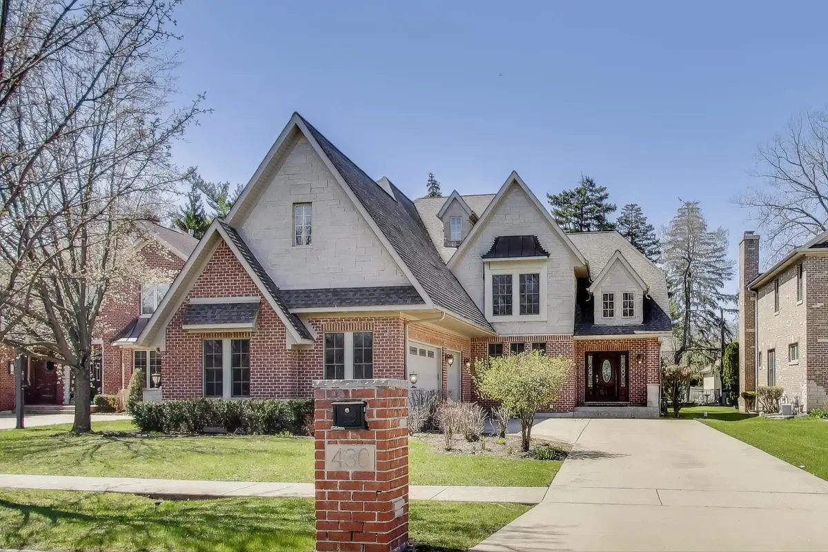 430 S Walnut ST, Itasca, IL 60143