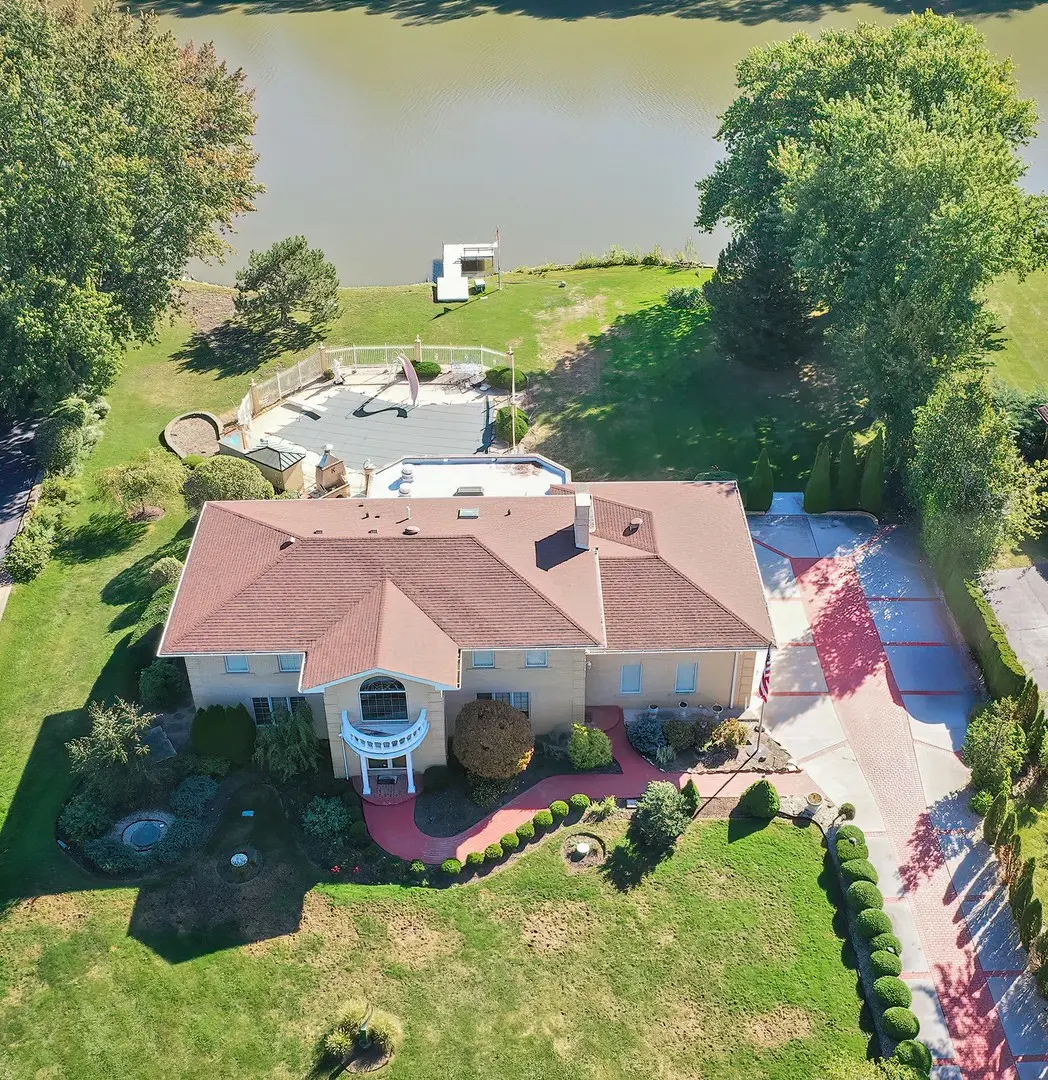 2125 Harrow Gate DR, Inverness, IL 60010
