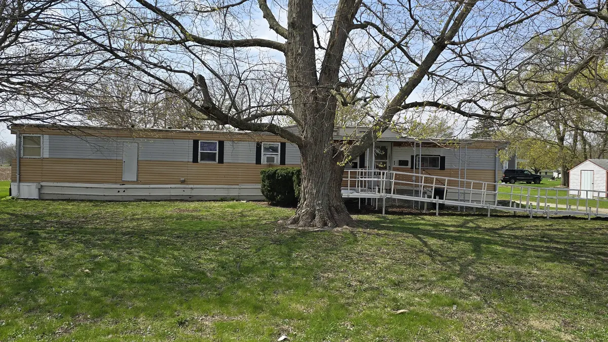 1745 N 3000 E RD, Sheldon, IL 60966