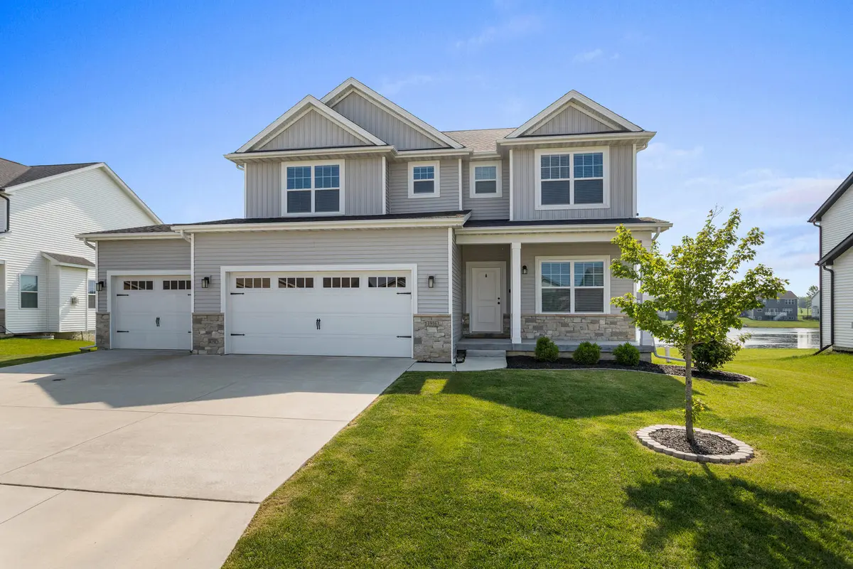1916 Roseland DR, Mahomet, IL 61853