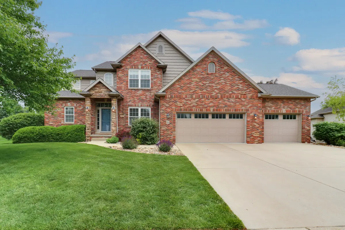 69 Brookstone CIR, Bloomington, IL 61704