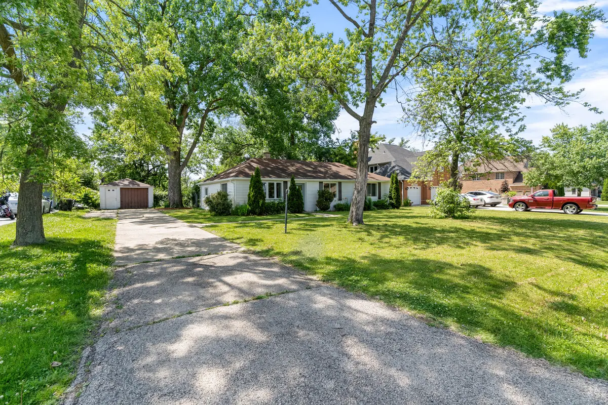 930 S CHATHAM AVE, Addison, IL 60101