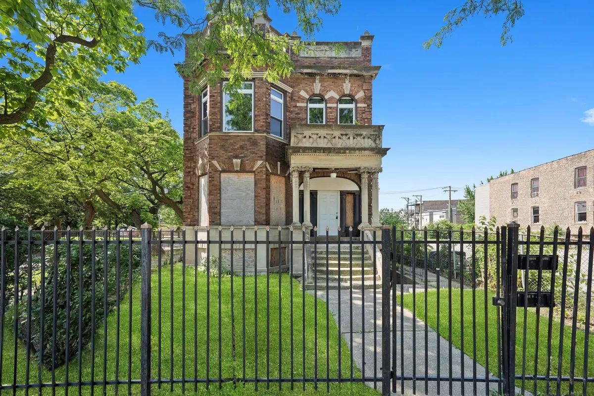 3301 W Douglas BLVD, Chicago, IL 60623