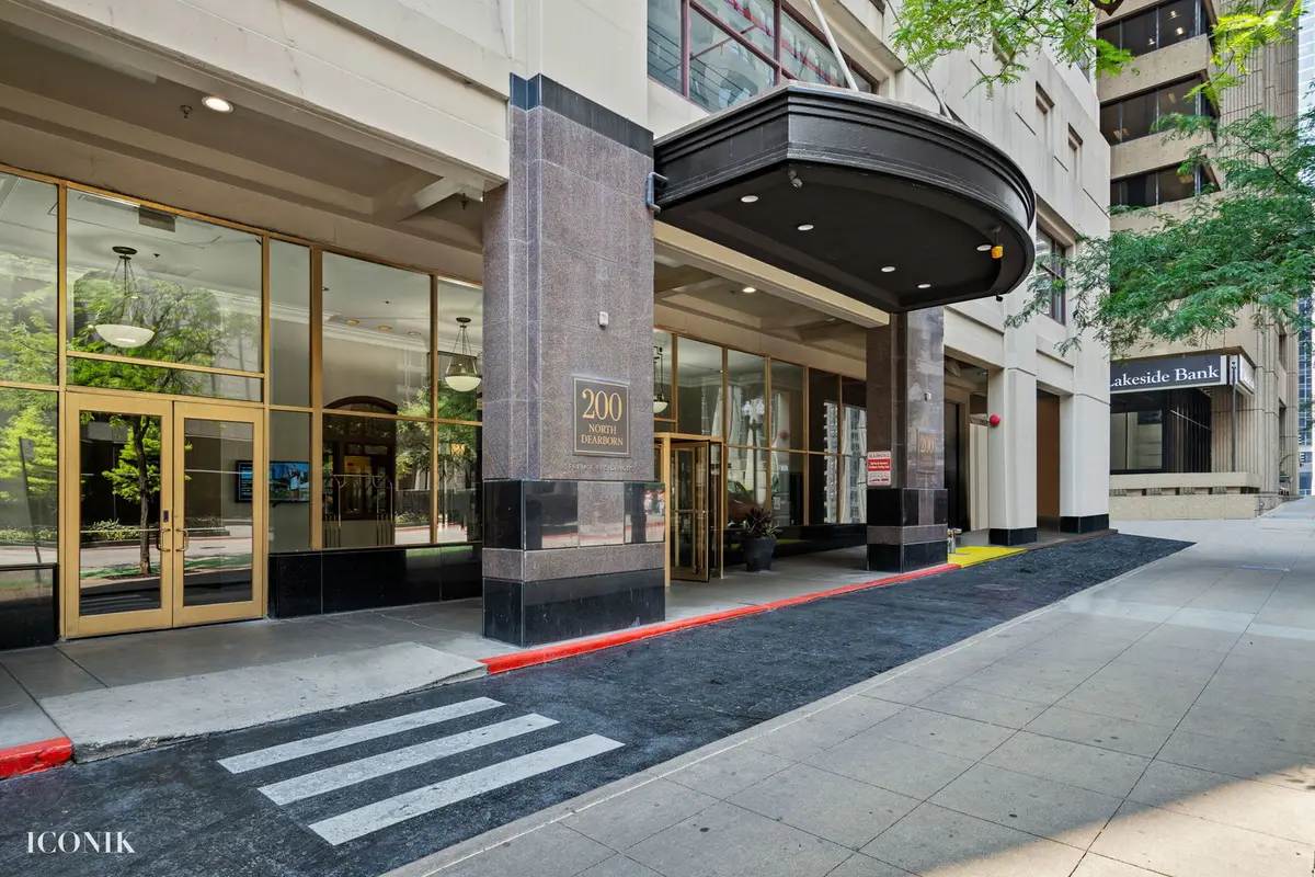 200 N Dearborn ST #1007, Chicago, IL 60601