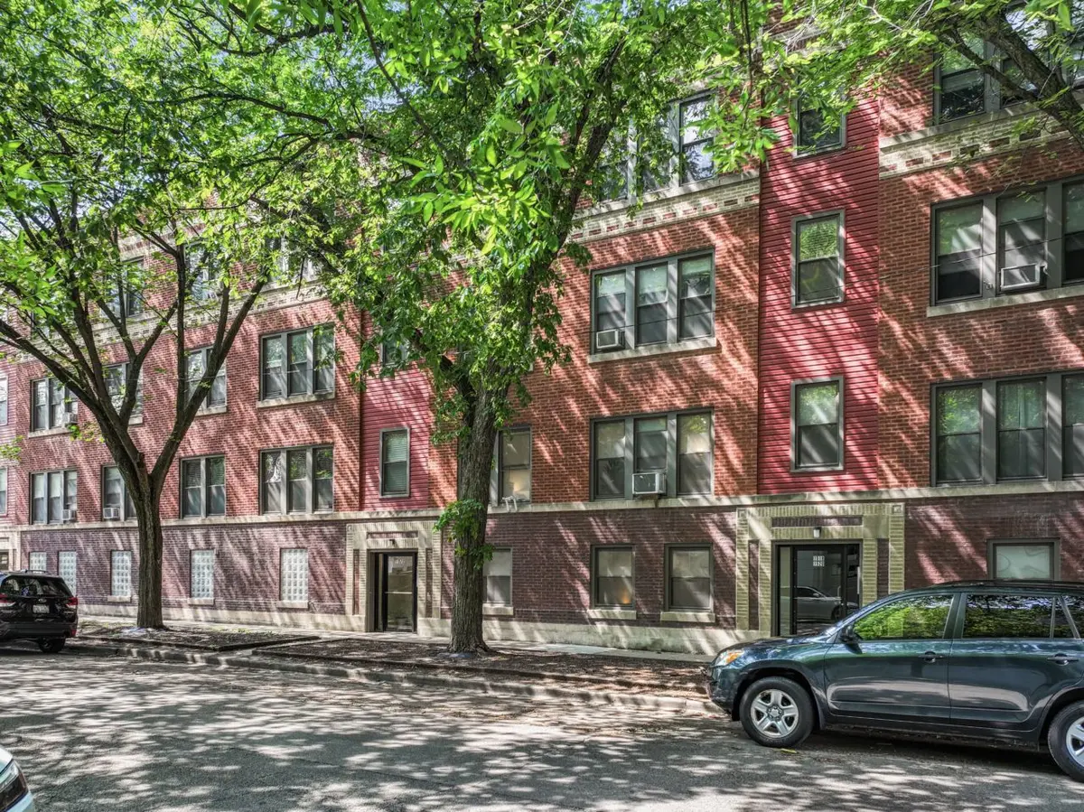 1520 W Belle Plaine AVE #1, Chicago, IL 60613