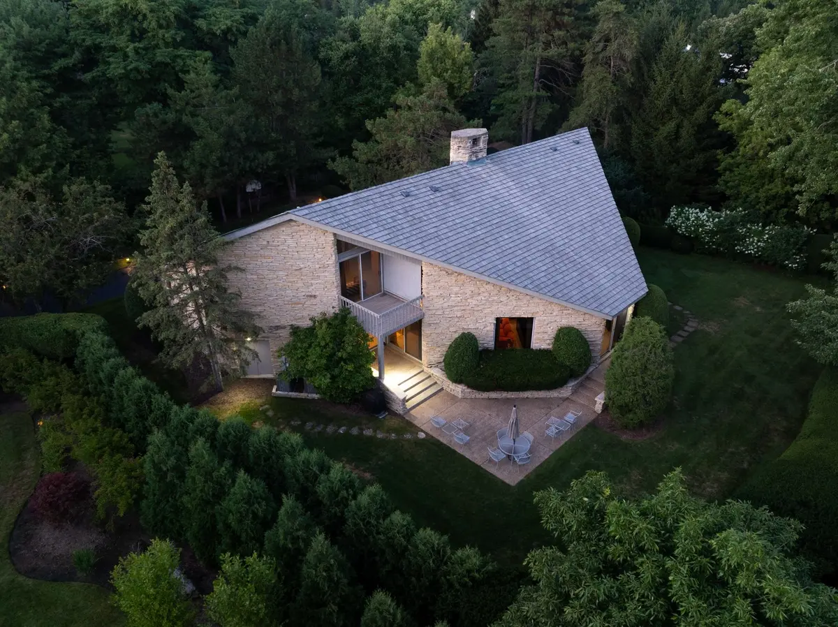 275 White Oak LN, Winnetka, IL 60093