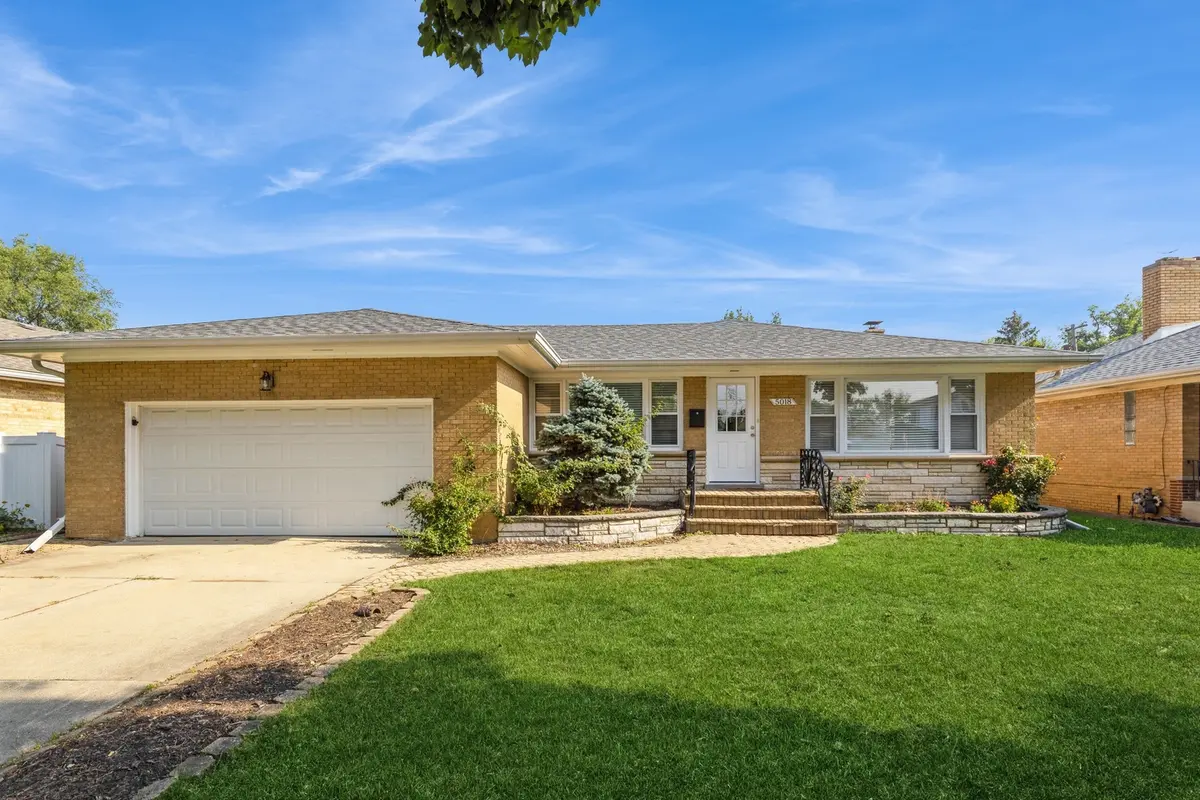 5018 Dobson ST, Skokie, IL 60077