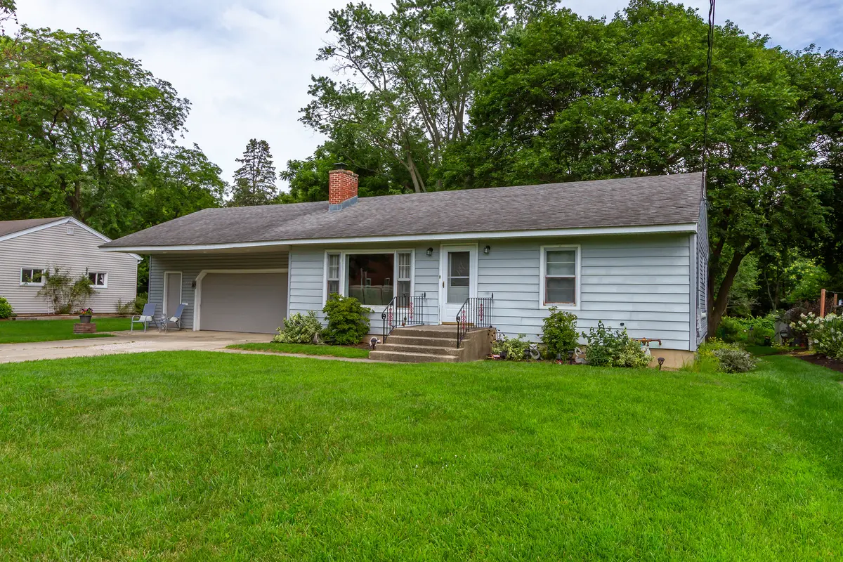 285 Illinois ST, Crystal Lake, IL 60014