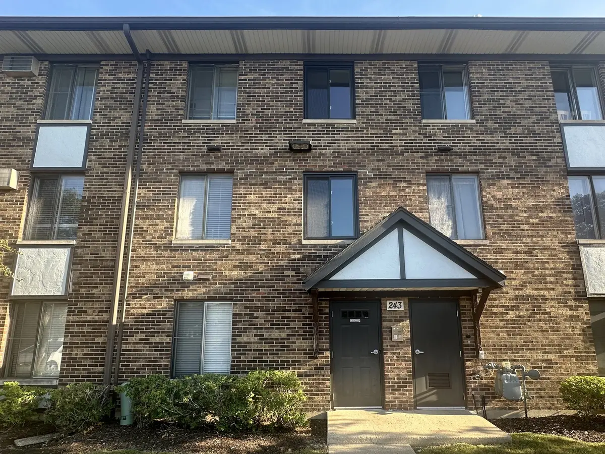 243 Gregory ST #3, Aurora, IL 60504