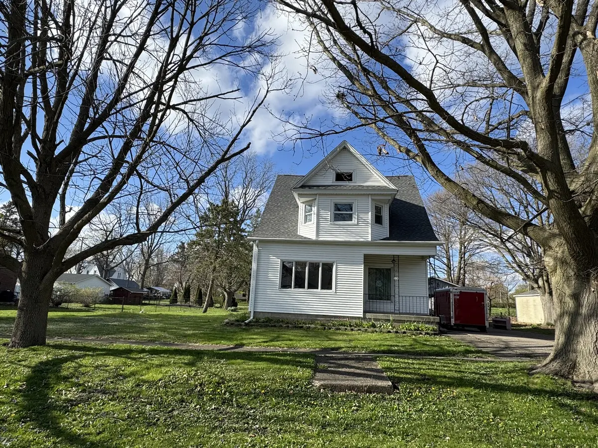 428 W Cherry ST, Compton, IL 61318