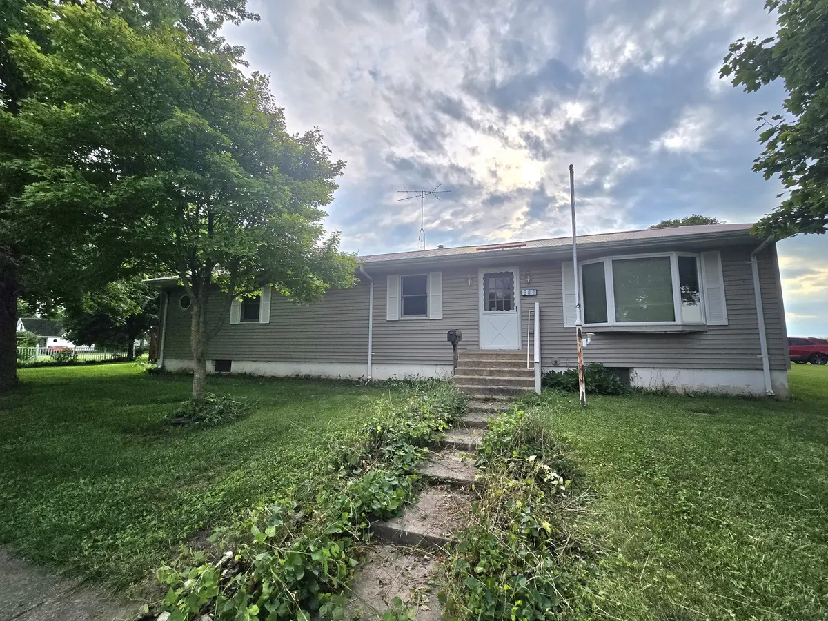 807 Second ST, Beaverville, IL 60912