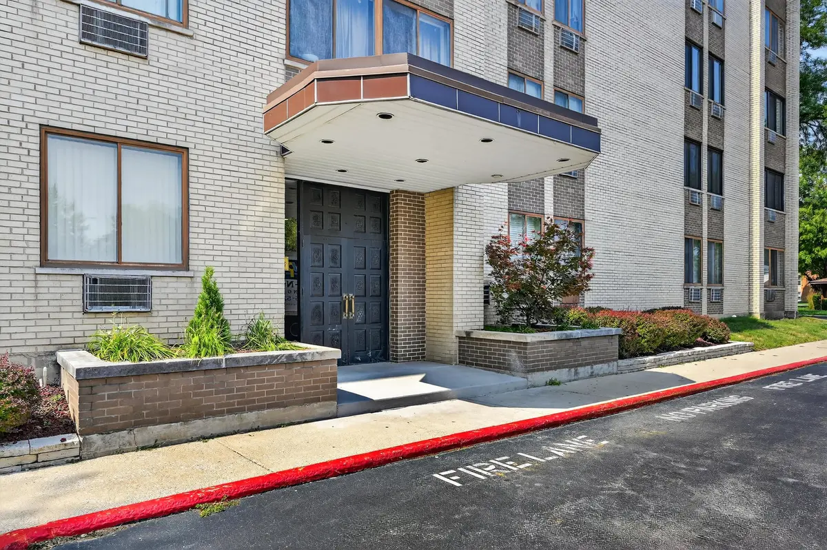 9720 S Pulaski RD #602, Oak Lawn, IL 60453