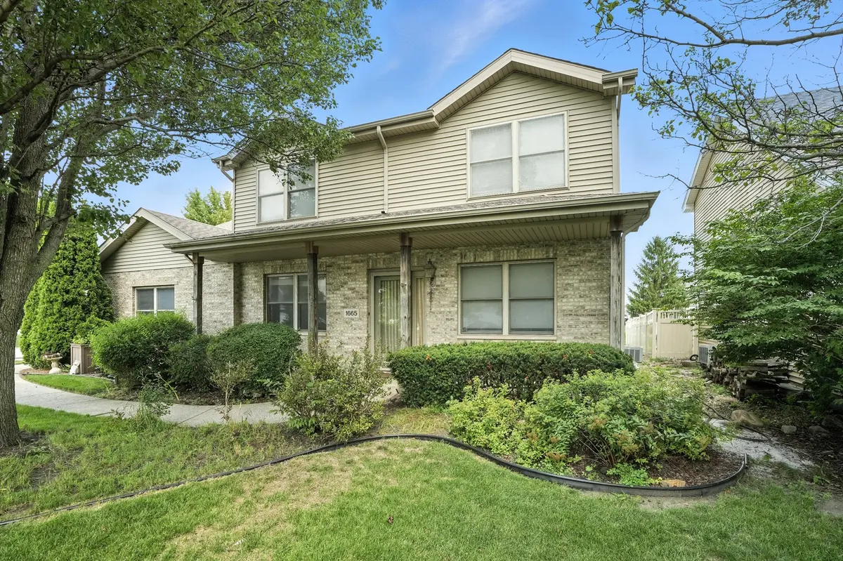 1665 Fox Hound TRL, Beecher, IL 60401