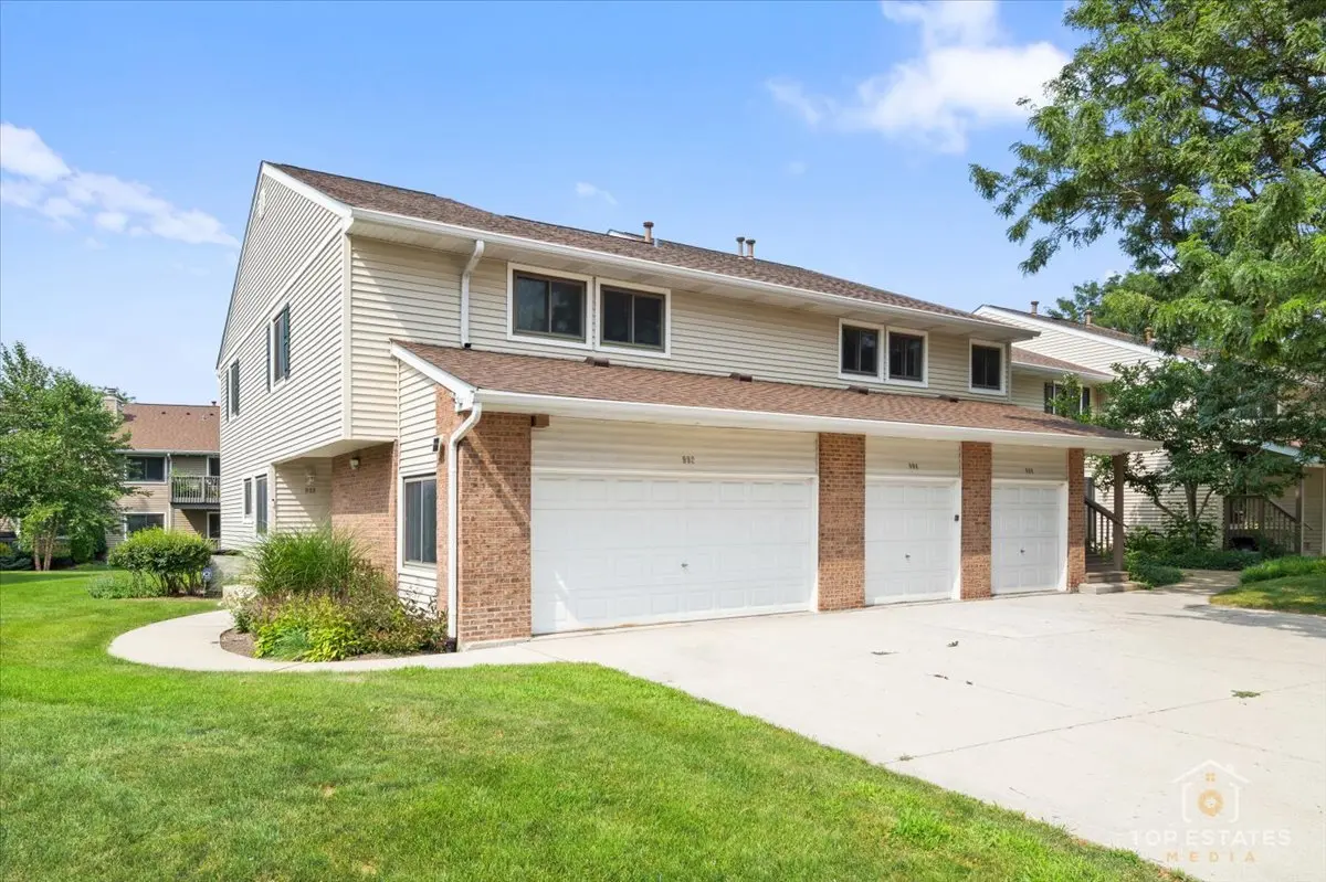 992 Hidden Lake DR, Buffalo Grove, IL 60089