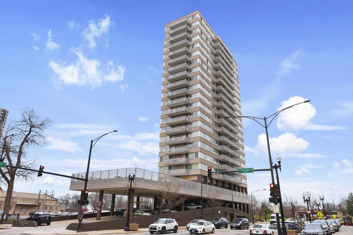 5601 N Sheridan RD #13E, Chicago, IL 60660