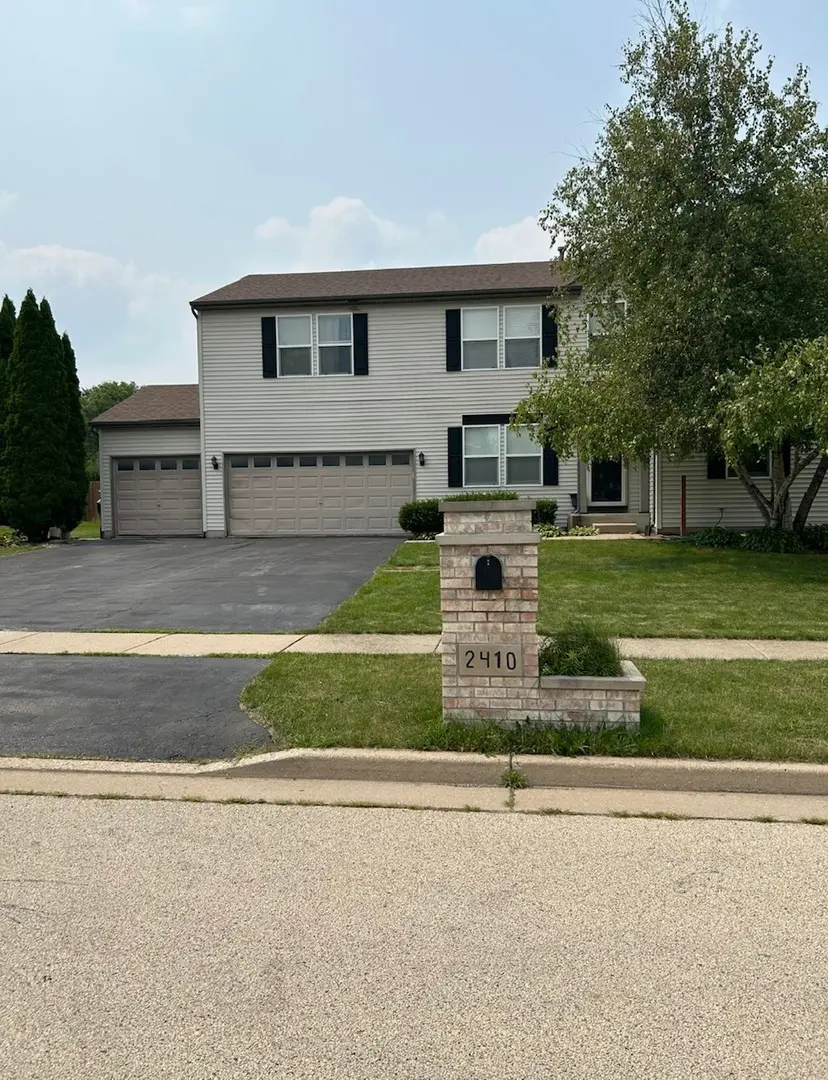 2410 Westfield LN, Belvidere, IL 61008