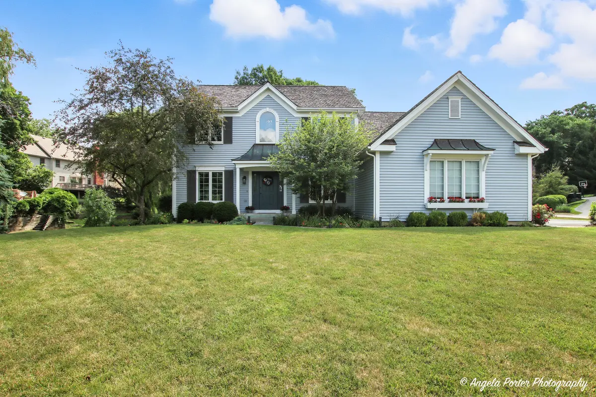 2598 Dover CT, Lindenhurst, IL 60046