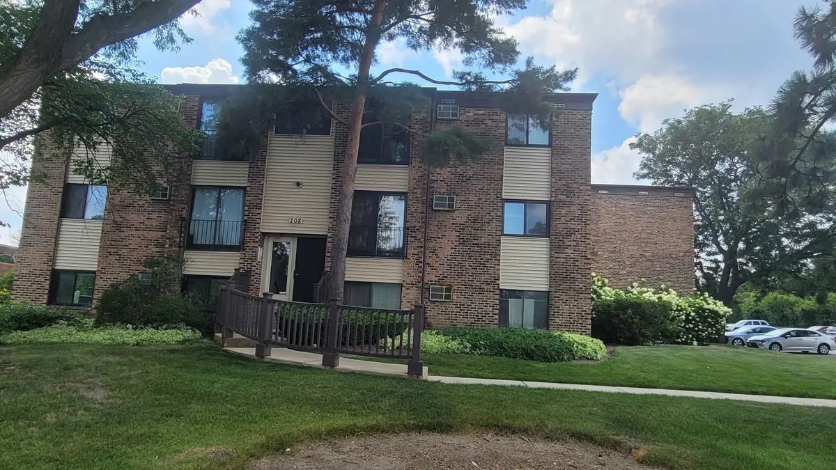208 DUNTEMAN DR #202, Glendale Heights, IL 60139