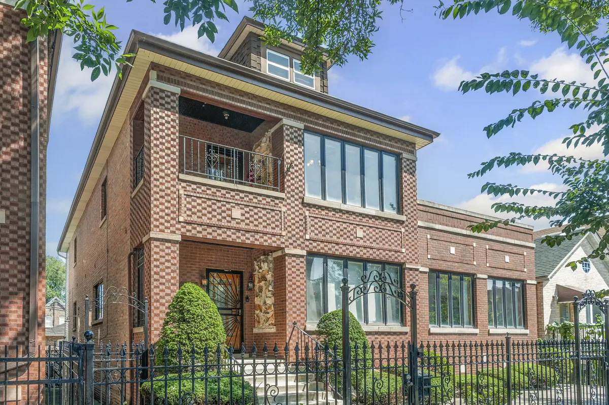 3011 S Emerald AVE, Chicago, IL 60616