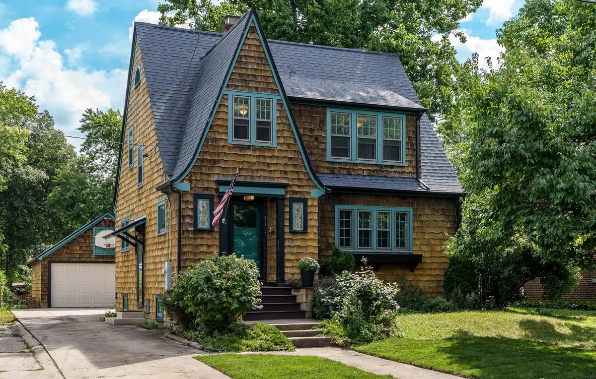 828 N 9th ST, Dekalb, IL 60115