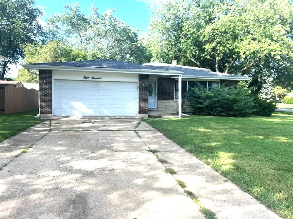 800 Forest CT, Bartlett, IL 60103