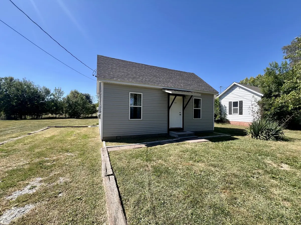 219 S Missouri ST, Atwood, IL 61913