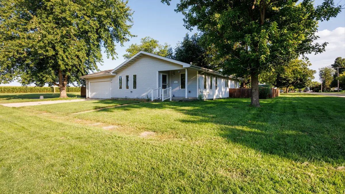 800 W Hamilton ST, Atlanta, IL 61723