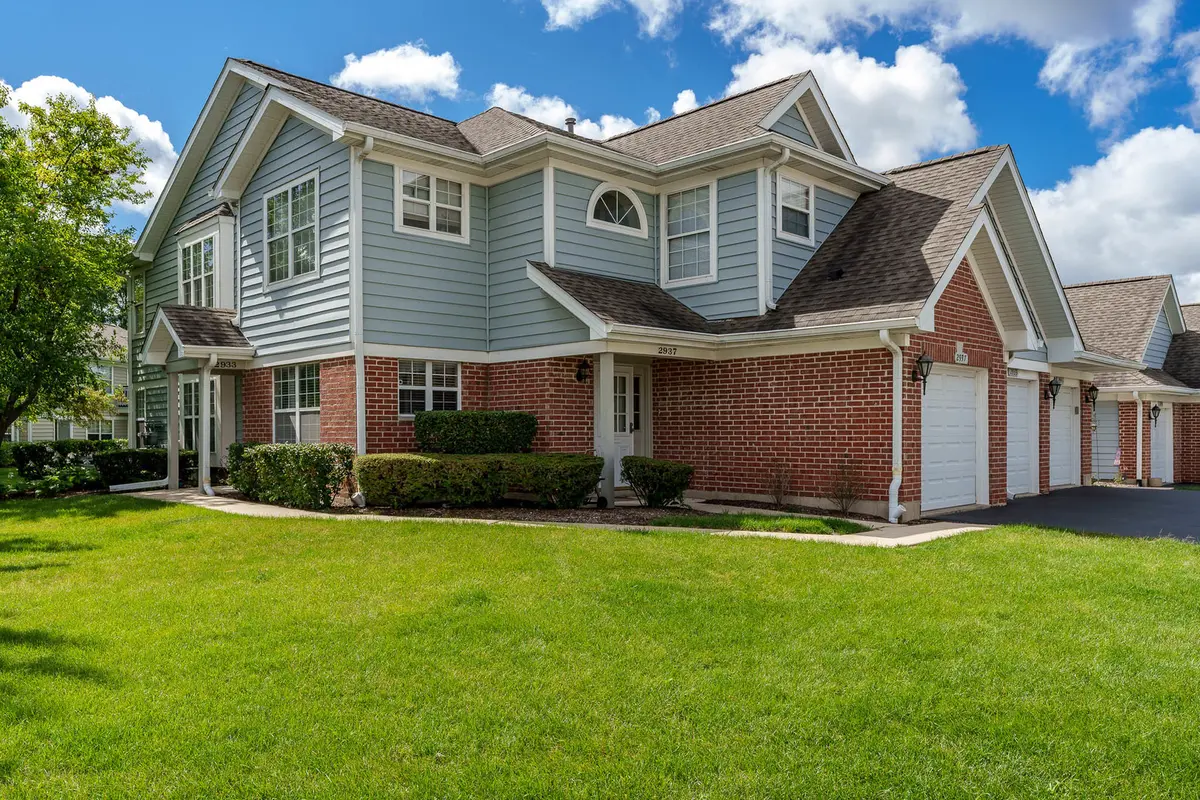 2933 Heatherwood DR, Schaumburg, IL 60194