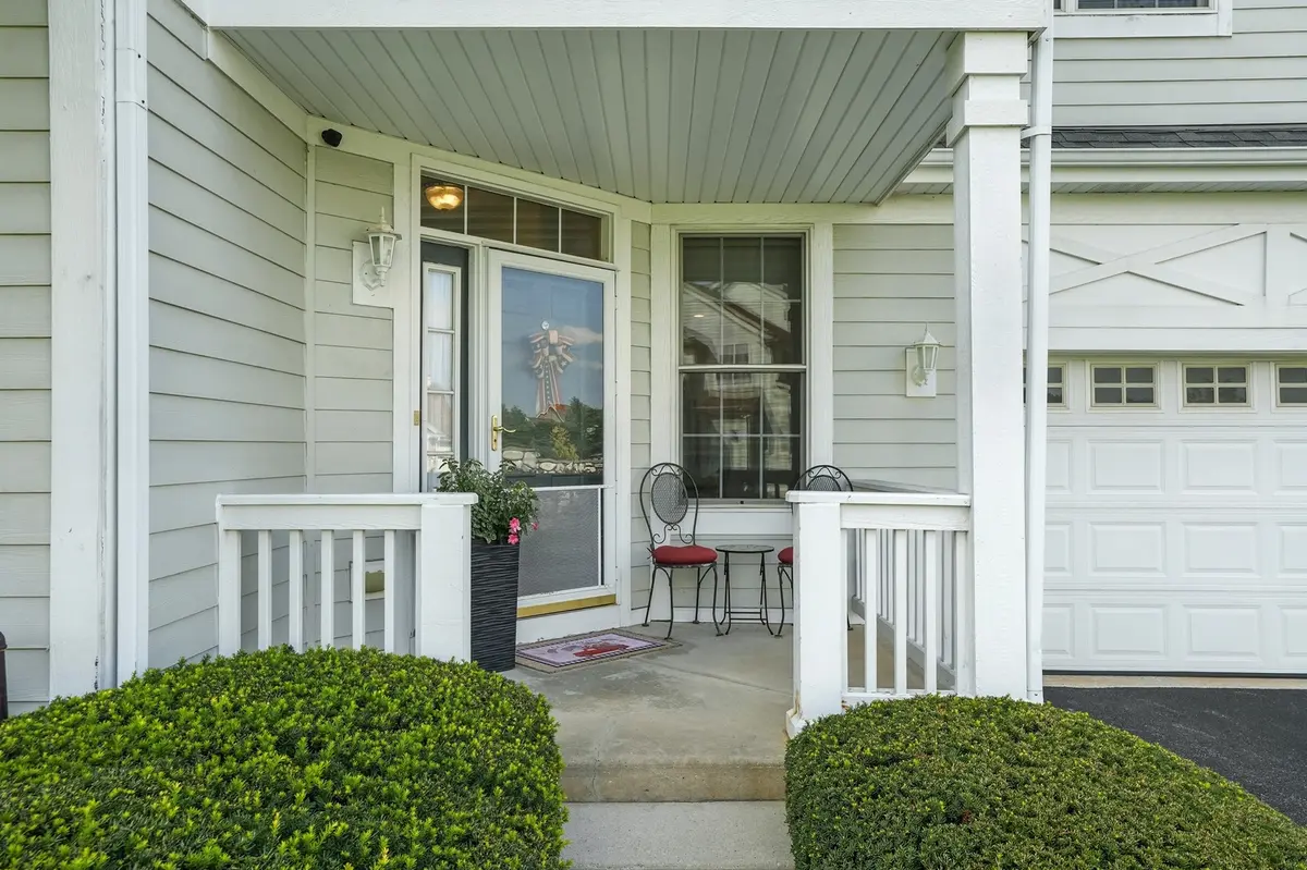 8675 Saddlebred CT, Frankfort, IL 60423