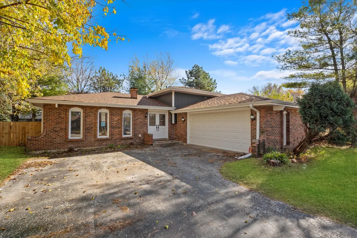 18227 OLDE FARM RD, Lansing, IL 60438