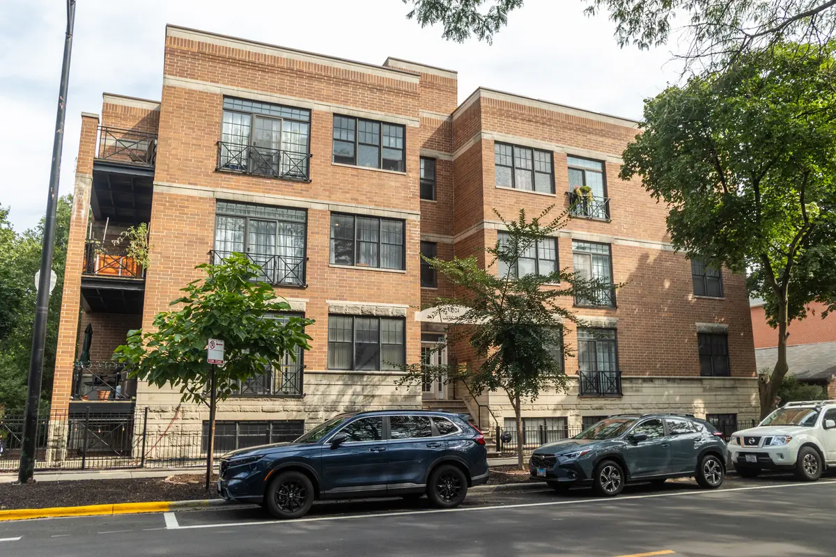 1324 W Pratt BLVD #1W, Chicago, IL 60626