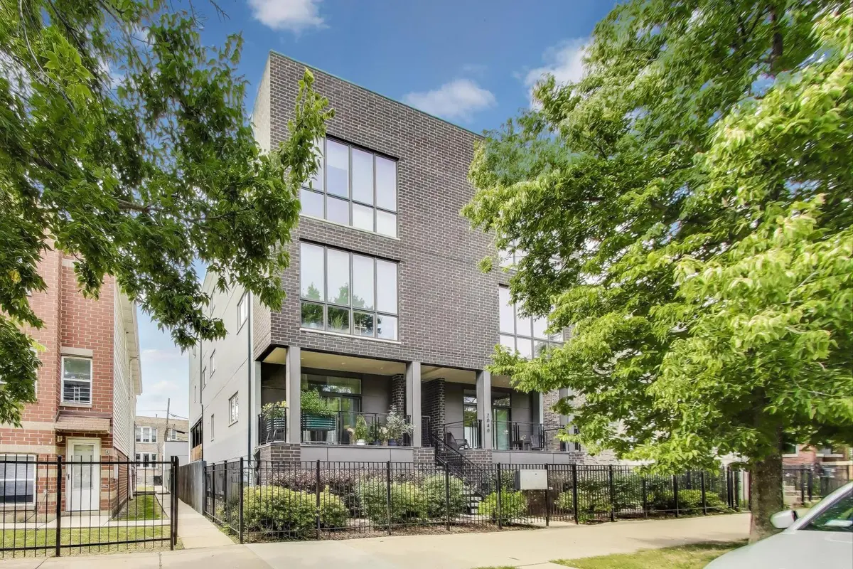 2040 N Kedzie AVE #2N, Chicago, IL 60647
