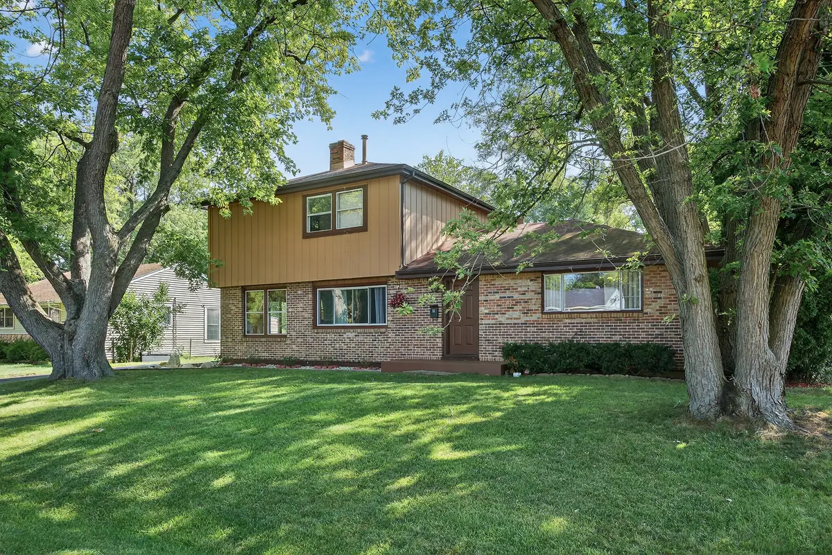 13 Manor RD, Lake Zurich, IL 60047