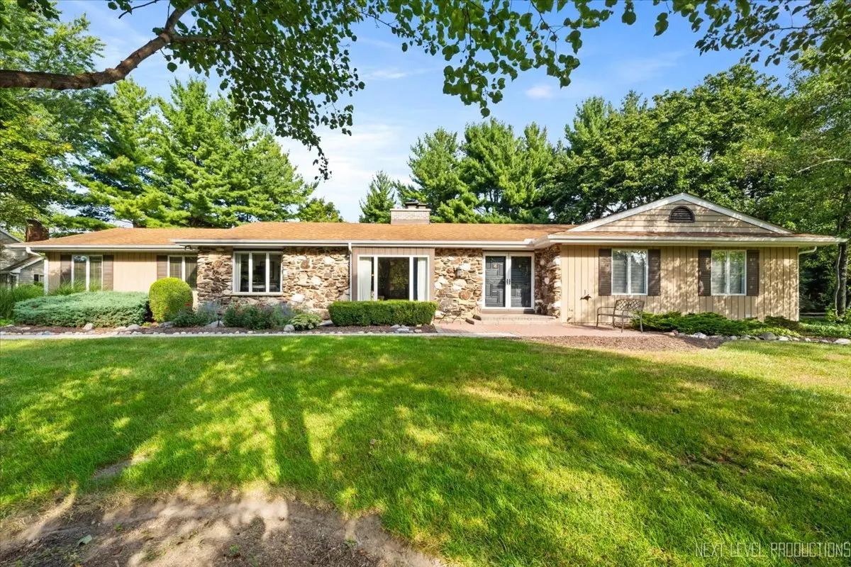 36W068 Indian Mound RD, St. Charles, IL 60174