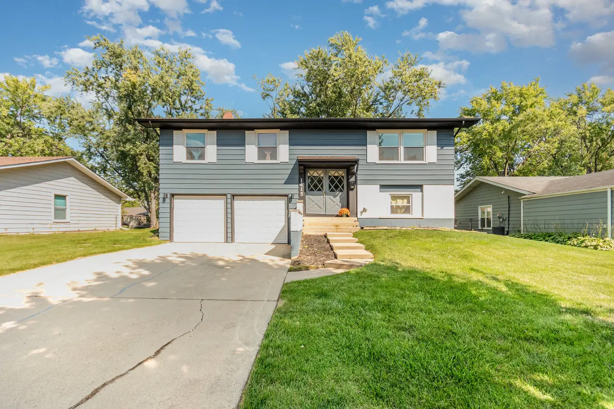 1415 N Oakmont RD, Hoffman Estates, IL 60169